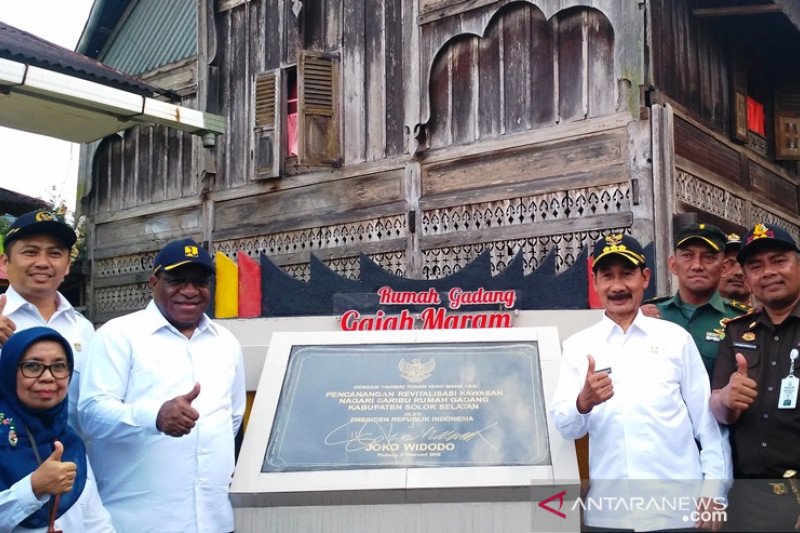 Ke Solok Selatan, Wamen PUPR sempatkan diri ke Saribu Rumah Gadang