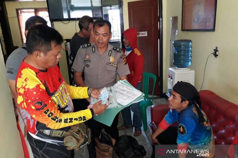 Sepuluh calo yang beraksi di Disdukcapil Cianjur diamankan polisi