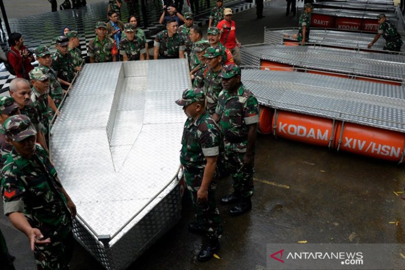 Perahu rakit Kodam XIV/Hasanuddin