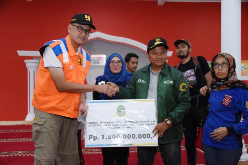 Wagub Jabar salurkan bantuan bencana Rp1,5 miliar untuk Kabupaten Bogor