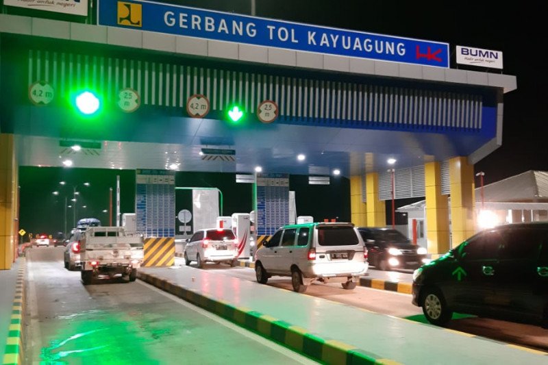Saldo tidak cukup, pengelola jalan tol siapkan petugas pengisian saldo e-toll