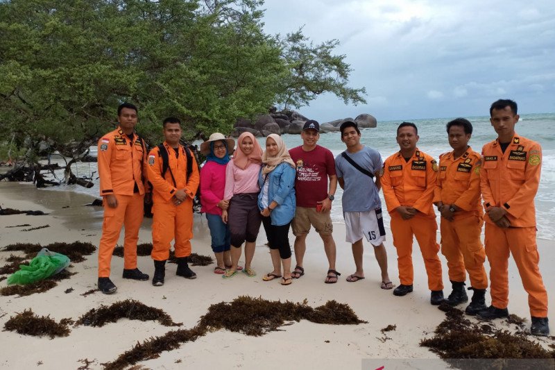 Antisipasi cuaca buruk, Basarnas Pos SAR Belitung pantau objek wisata pantai