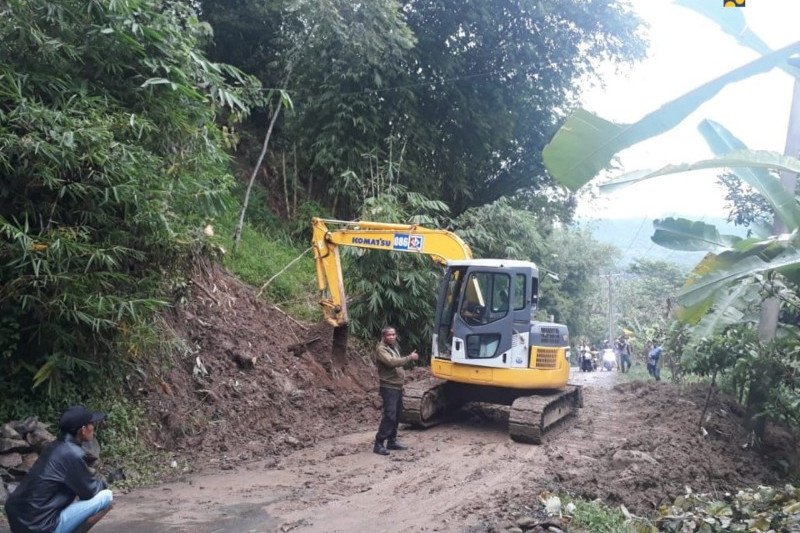 Menteri PUPR tambah alat berat untuk buka akses daerah terisolir di Bogor,