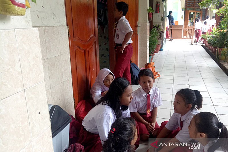 Curhat Siswa Sd Pasar Baru Cerita Banjir Hingga Teman Alami Musibah Antara News