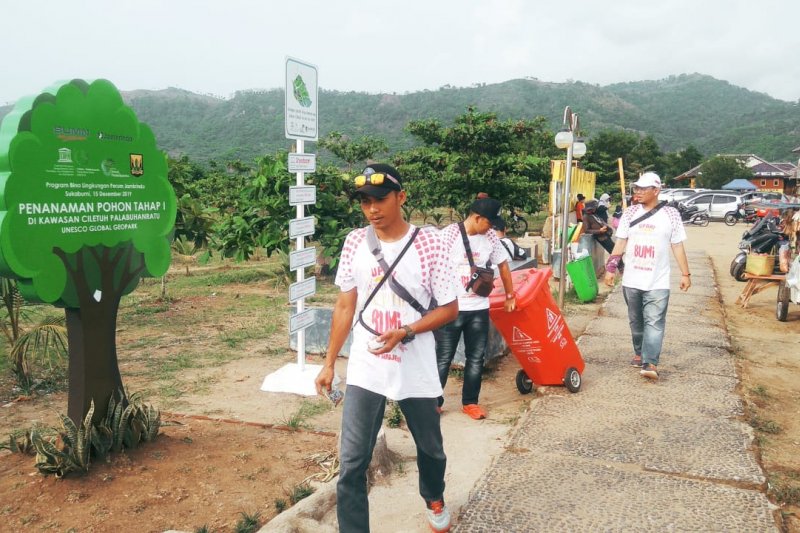 Masyarakat apresiasi kampanye anti sampah  Jamkrindo di Geopark Ciletuh