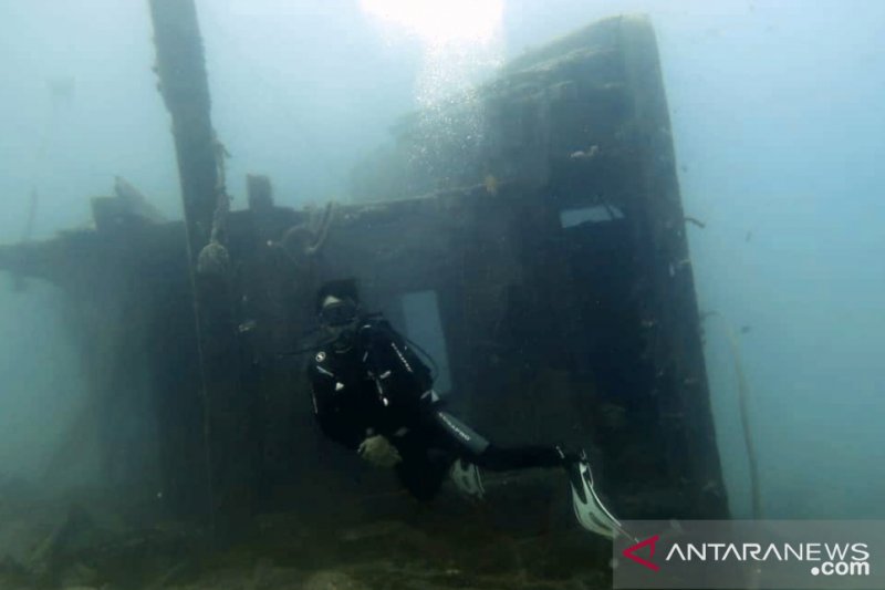 Bangkai kapal ikan asing di Natuna