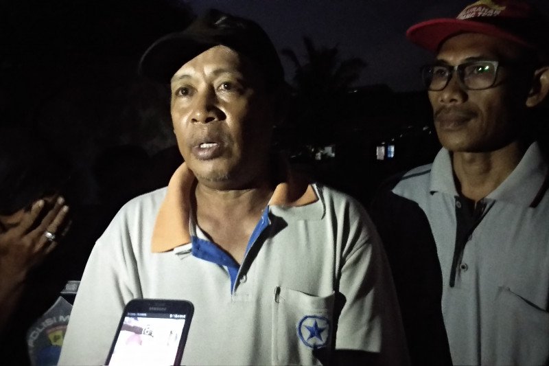 Seorang anak hanyut terbawa arus sungai saat hujan