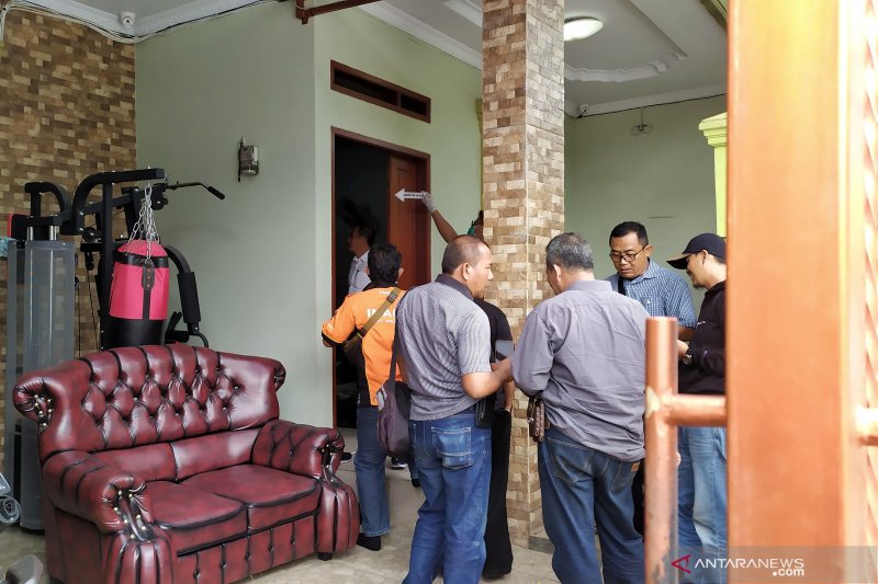 Polisi datangi dan periksa rumah mendiang ibu Rizky Febian di Bandung