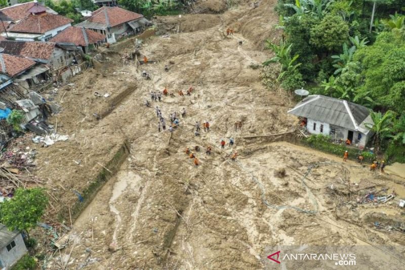 PERPANJANGAN MASA PENCARIAN KORBAN TANAH LONGSOR