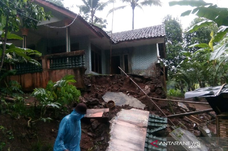 BPBD Tasikmalaya siapkan bantuan untuk korban rumah rusak dampak bencana alam