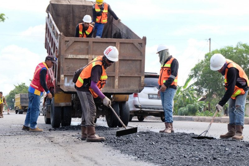 Perbaikan jalan perbatasan Sumatera Selatan-Jambi segera dilakukan
