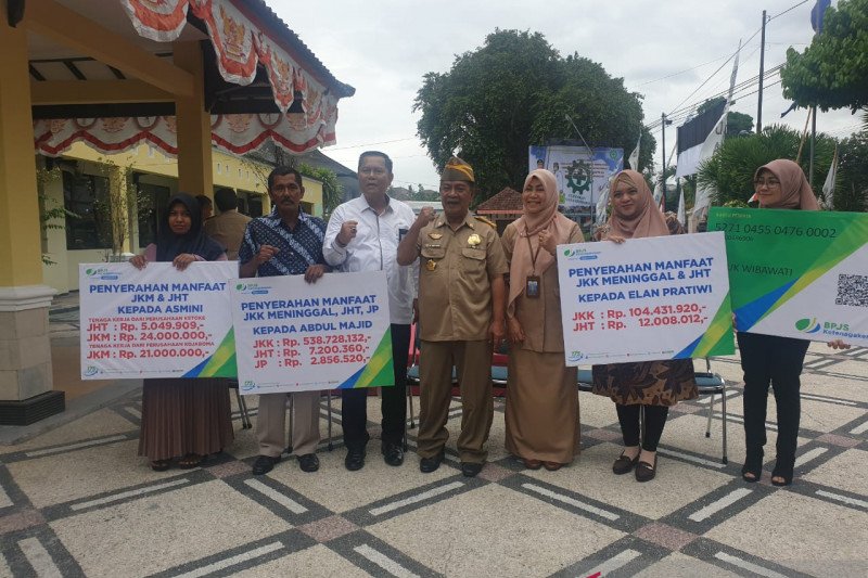BPJamsostek NTB menyerahkan santunan kepada ahli waris pekerja