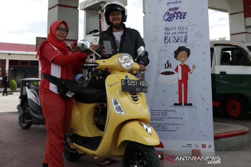 Pertamina bagikan kopi gratis untuk pembeli pertamax di Garut