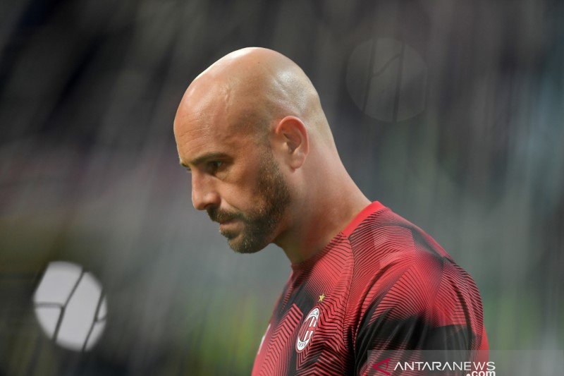 Kiper Pepe Reina dipinjam Aston Villa dari AC Milan