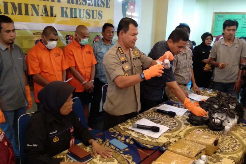 Amankan ratusan kilogram, Polda Sumbar tangkap dua penjual merkuri secara ilegal