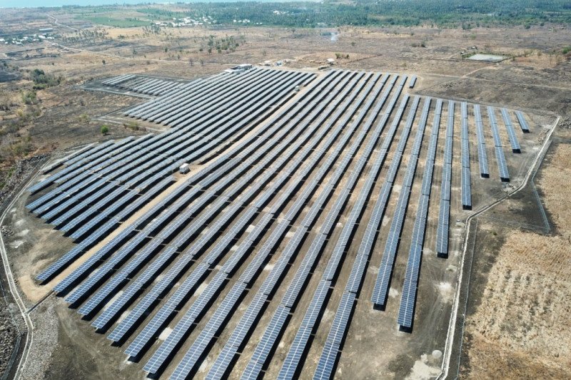 Terus dorong perkembangan green energy, PLN UIW NTB operasikan PLTS Sambelia