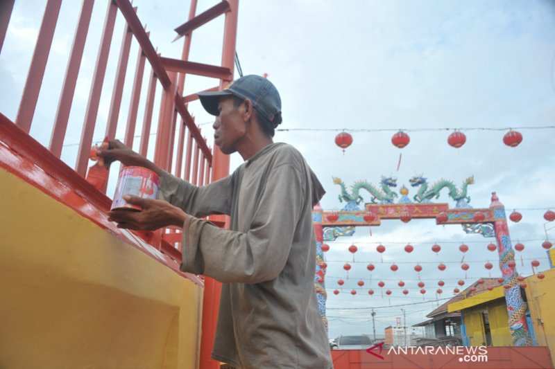 Klenteng Kwam Im mempercantik diri jelang Tahun Baru Imlek