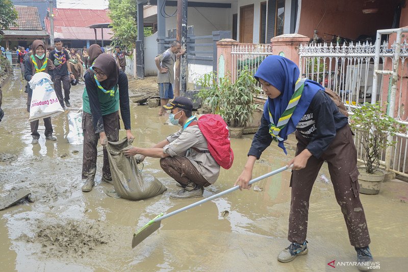 Banjir landa kampung Buaran Jaya Bekasi Selasa dini hari