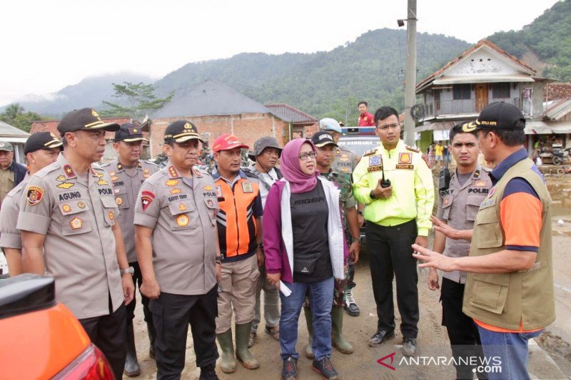 Bupati Bogor fokus relokasi 19.821 pengungsi korban bencana