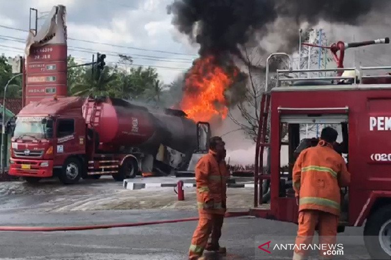 Truk tangki BBM Pertamina terbakar di SPBU Kota Banjar