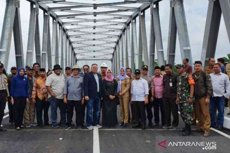 Jembatan penghubung Bekasi-Karawang di desa Sumbersari siap beroperasi