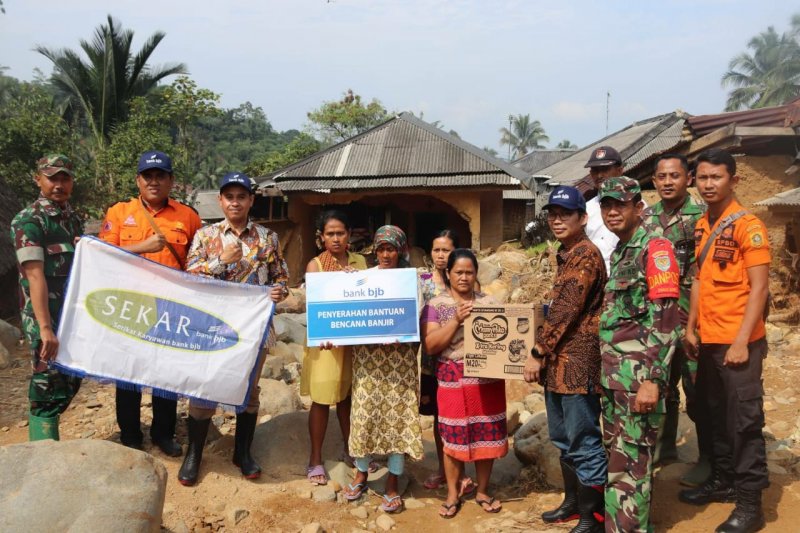 Bank BJB salurkan bantuan Rp1,4 miliar untuk korban bencana Jabar-Banten