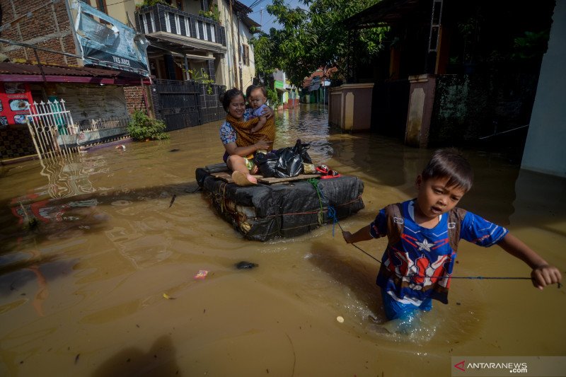 Aliran listrik di Dayeuhkolot Kabupaten Bandung dipadamkan terkait banjir