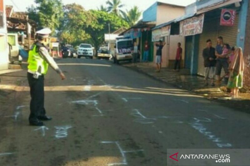 Dua orang penumpang sepeda motor meninggal ditempat