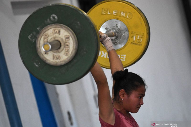 Lifter Windy Cantika Aisah asal Bandung lolos untuk berlaga di Olimpiade Tokyo