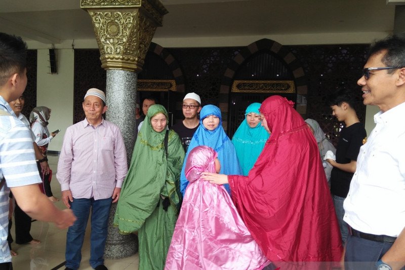 Wisatawan Muslim China minta maaf buat resah, walau sebenarnya ingin shalat di Masjid Sumbar