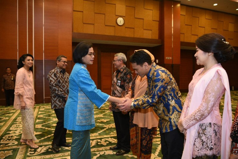 Menkeu Lantik Tiga Staf Ahli Kementerian Keuangan Antara News<script async src=