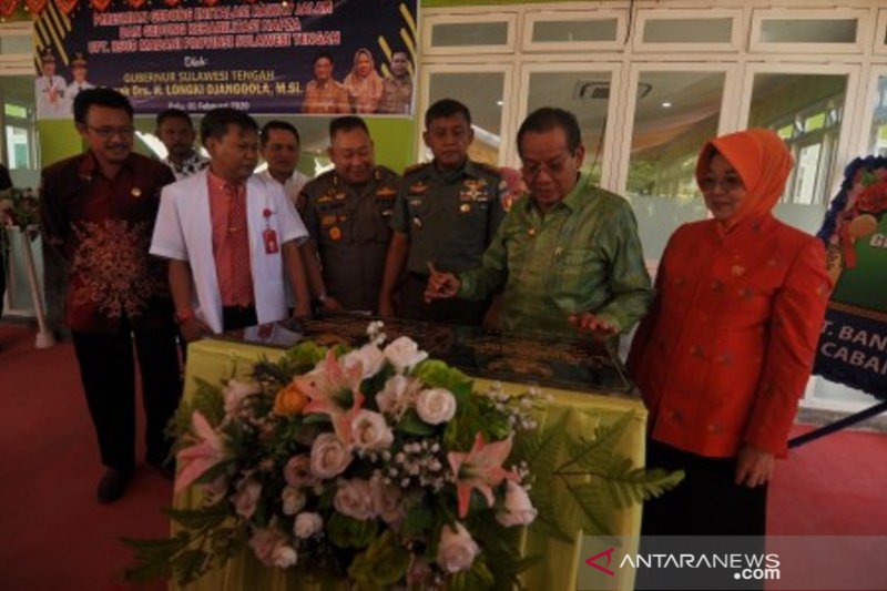 Gubernur Longki Djanggola resmikan gedung RSUD Madani