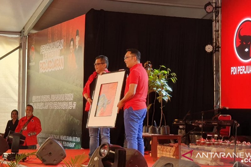 Ridwan Kamil beri hadiah lukisan khusus untuk Megawati