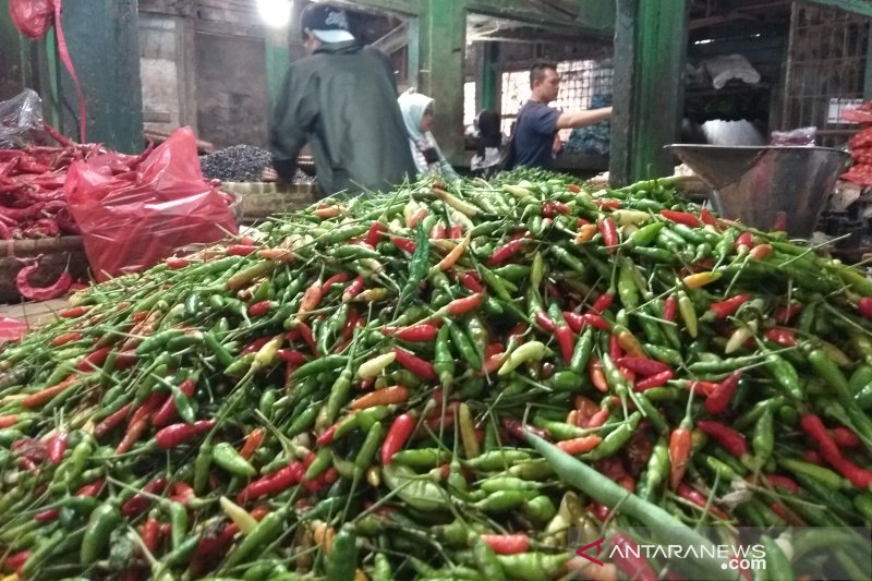 Pedagang Pasar Induk Garut merugi akibat stok sayuran membusuk