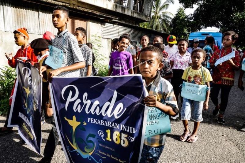 Parade Pekabaran Injil di Serui Papua