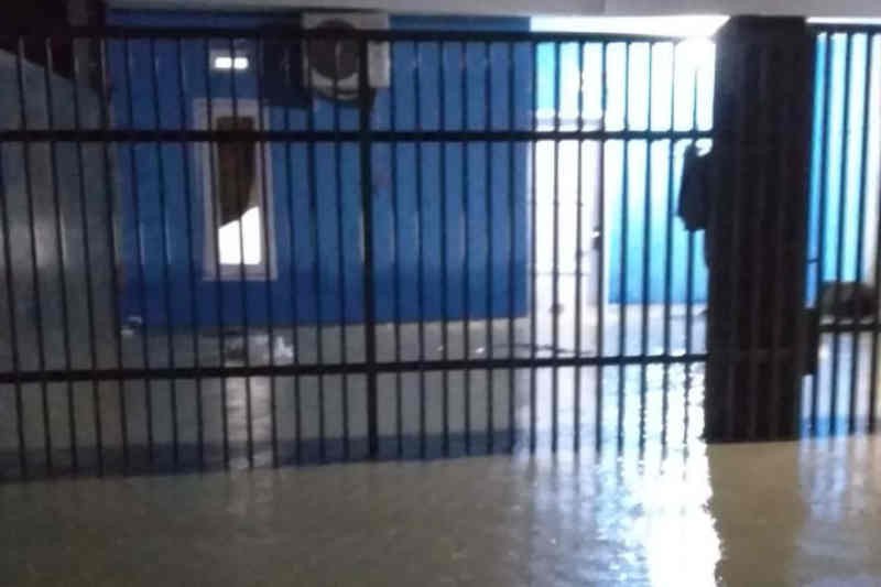 Sejumlah lokasi di Cirebon terendam banjir akibat hujan deras