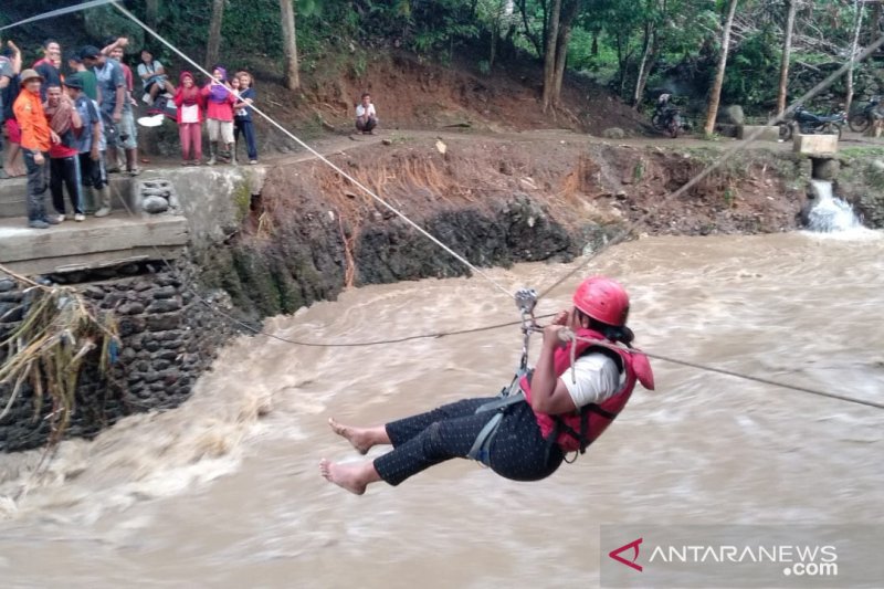 Evakuasi korban banjir