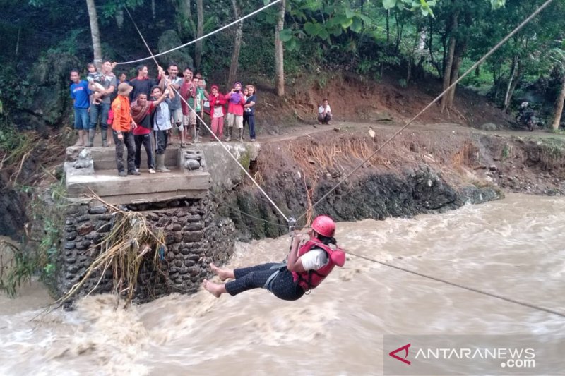 Evakuasi korban banjir