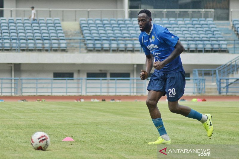 Pelatih Persib masih tunggu kedatangan Geoffrey Castillion