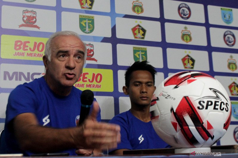 Pelatih Arema FC harapkan trio pemain asing main lawan Persib