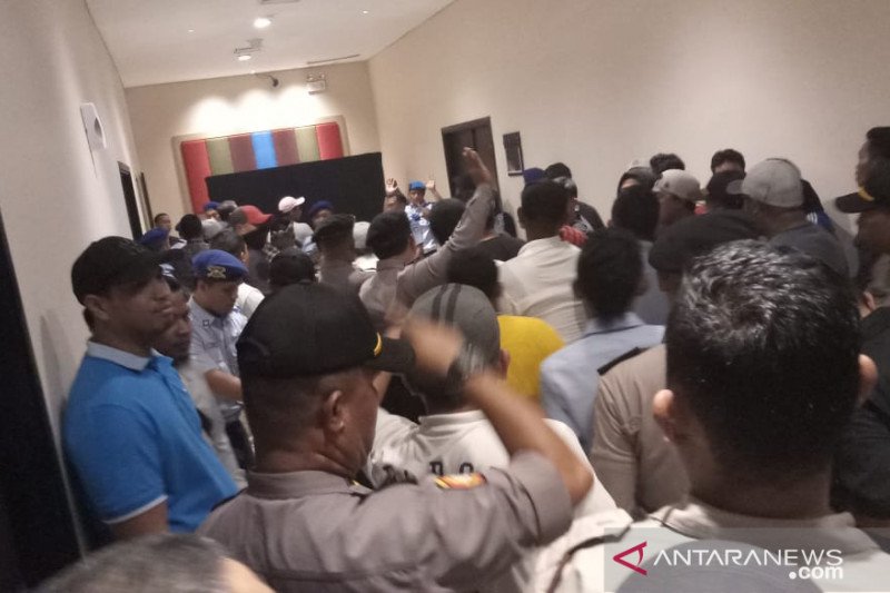 Arena Kongres PAN sempat ricuh, ada massa teriak tutup registrasi peserta