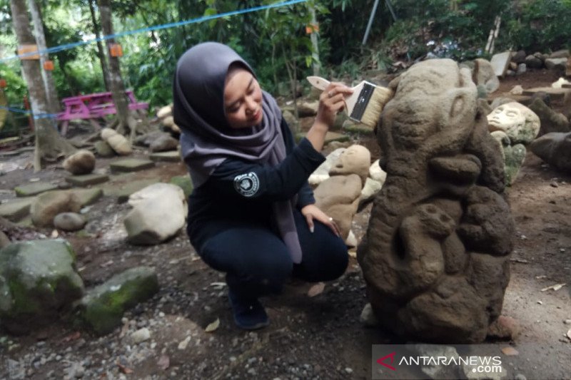 Batu berbagai bentuk unik ditemukan di Tasikmalaya