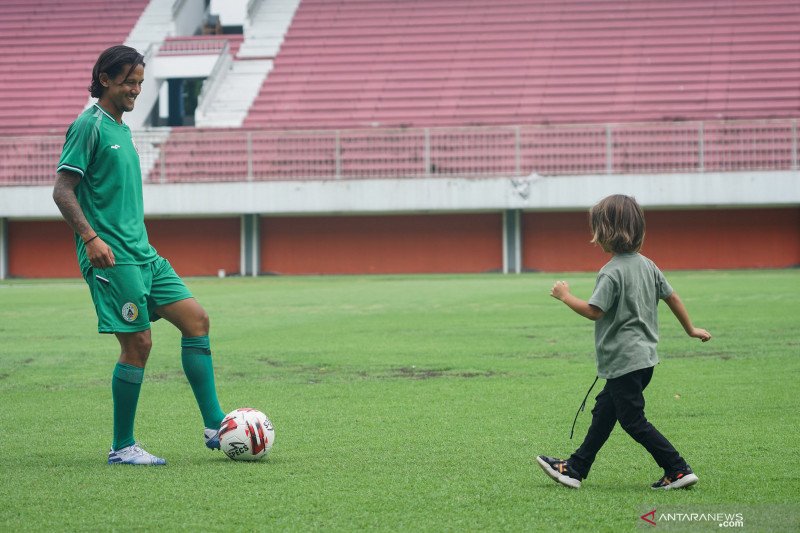 Irfan Bachdim bersatu dengan iparnya Kim Kurniawan bela PSS Sleman di Piala Menpora