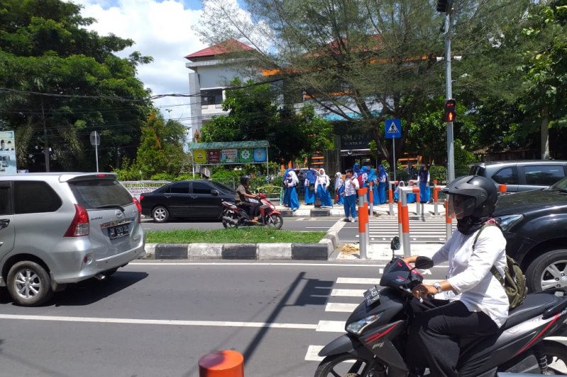 Buntut rekaman "video call" berbau pornografi siswa SMK Mataram, Disdik segera kaji larangan bawa HP ke sekolah