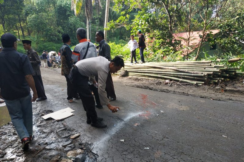 Kepala sekolah SD di Sukabumi tewas terlindas truk