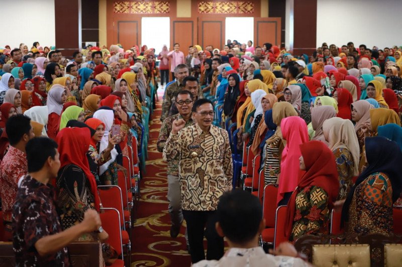 Pesisir Selatan anggarkan Rp12 miliar untuk gaji guru honor