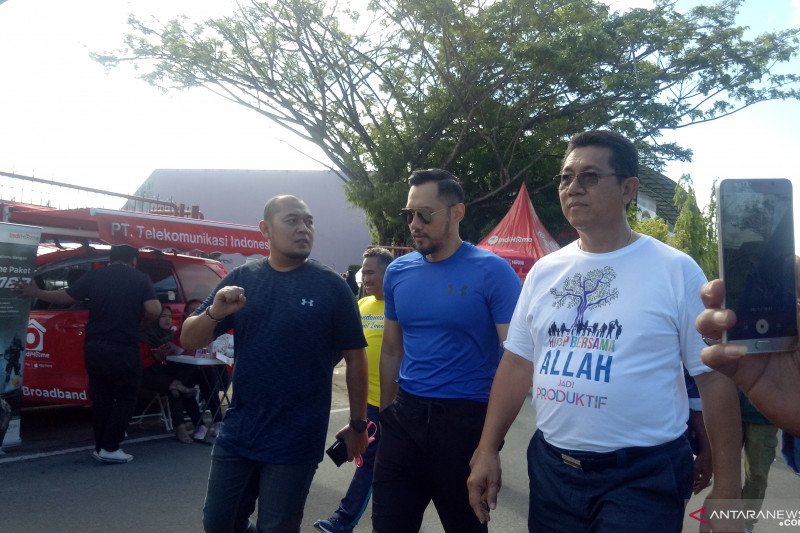 AHY jalan santai bersama warga Tarakan