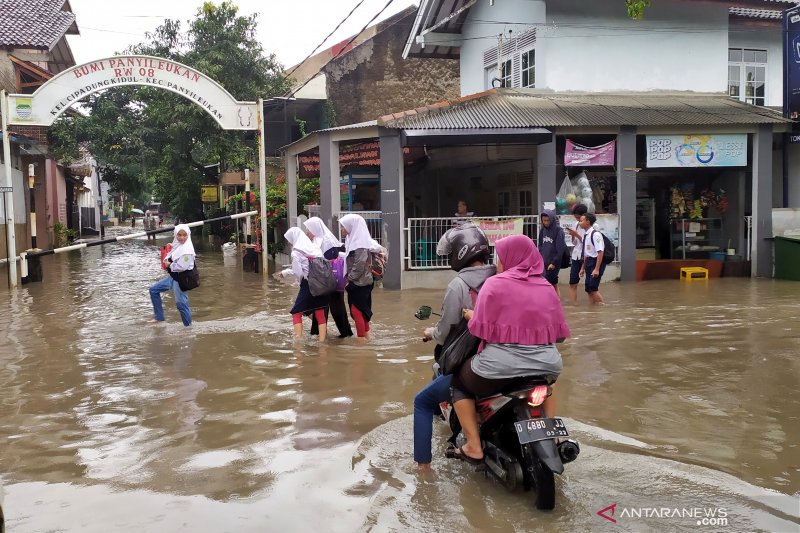 Hujan lebat akibatkan 20 titik di Bandung sempat banjir