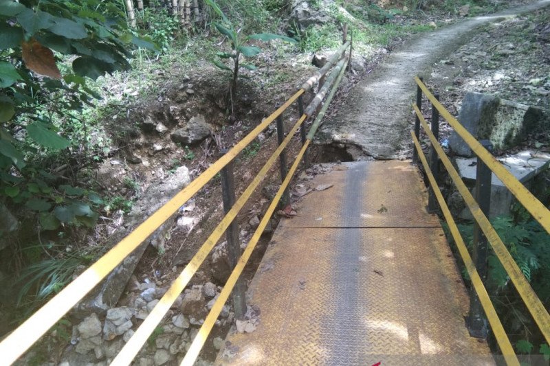 Dua warga Sukabumi hanyut terbawa banjir bandang