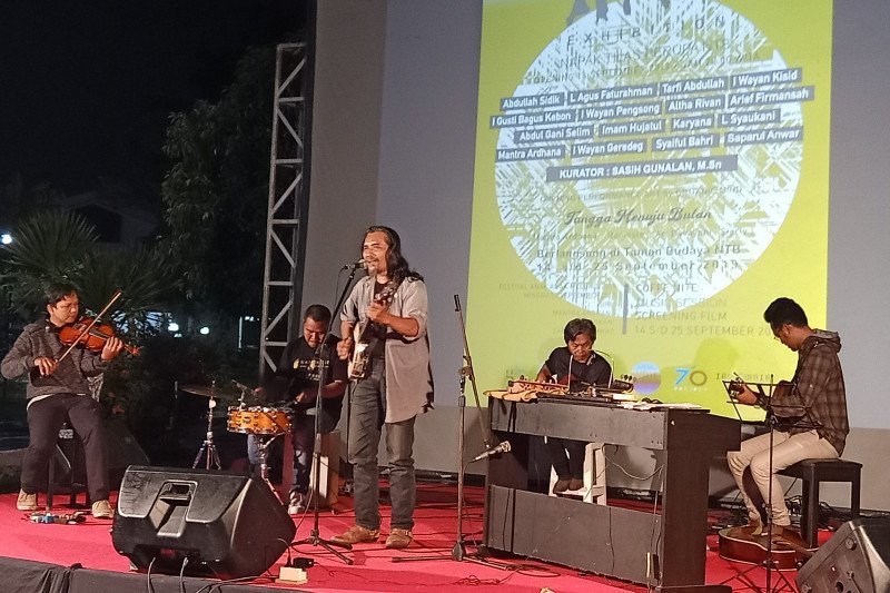 Ary Juliyant bersama tembang baladanya di album "Pasca Fatamorgana"